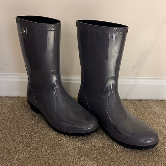 UGG Gray Sienna Rain Boots - Size 9 - Picture 2 of 4
